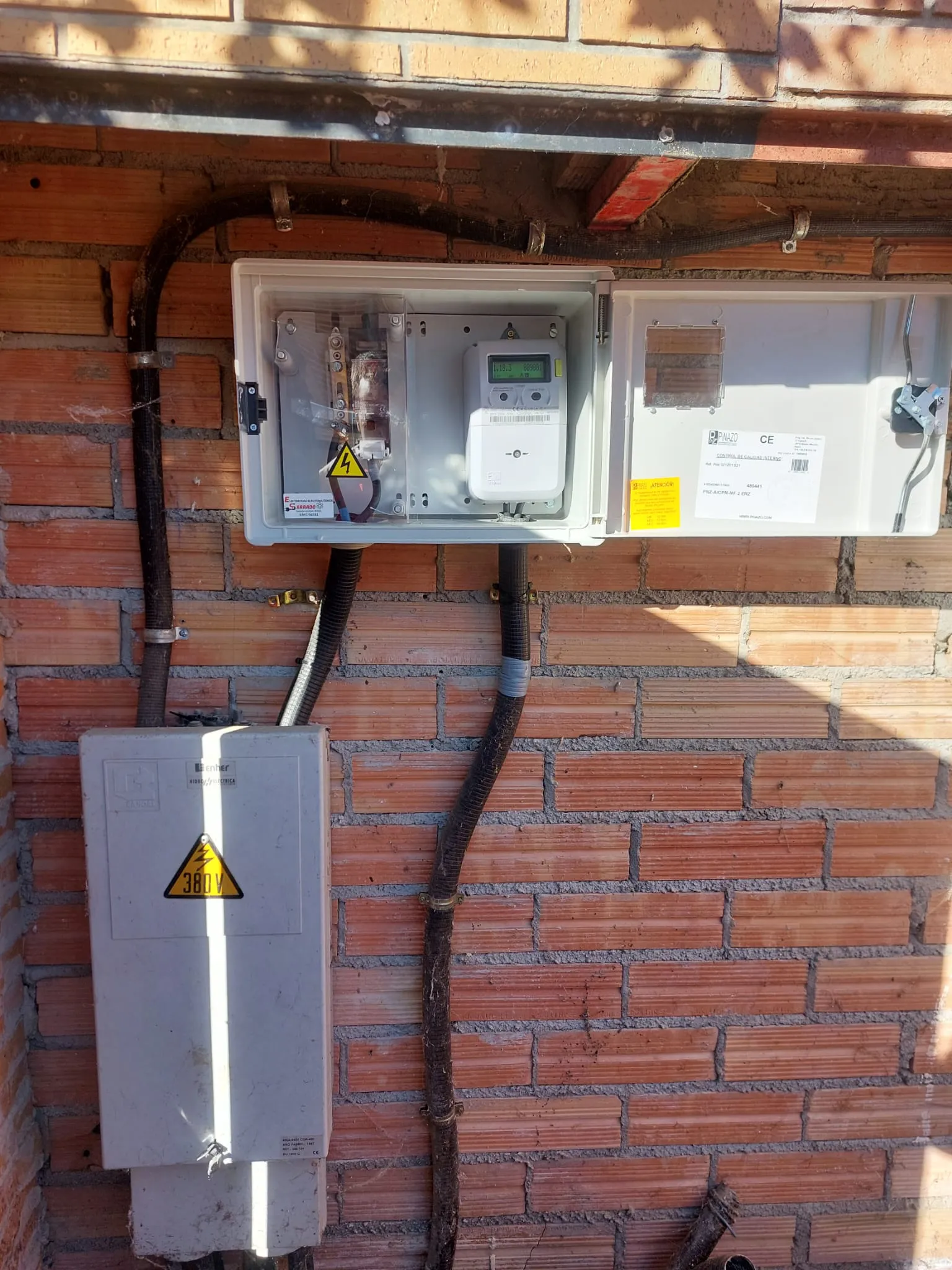 Caja seccionamiento en fachada